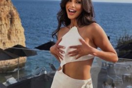 BAHAR TOPRAK MİKROFON BAŞINDA