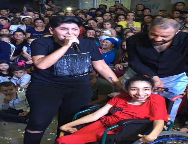 ENGELLİ HAYRANINI KIRMADI