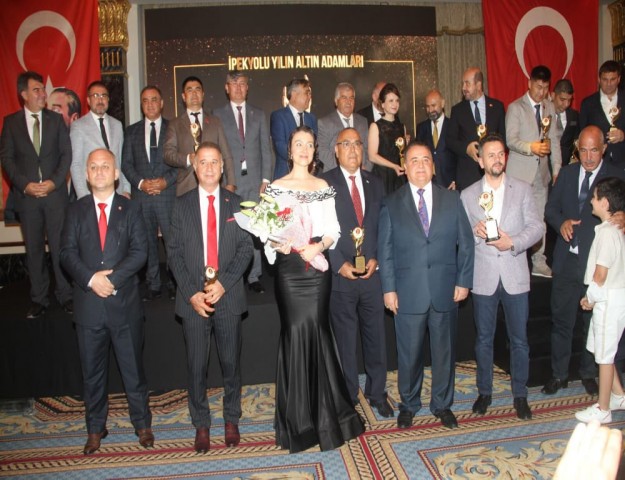 İSTANBUL'DA BULUŞTULAR