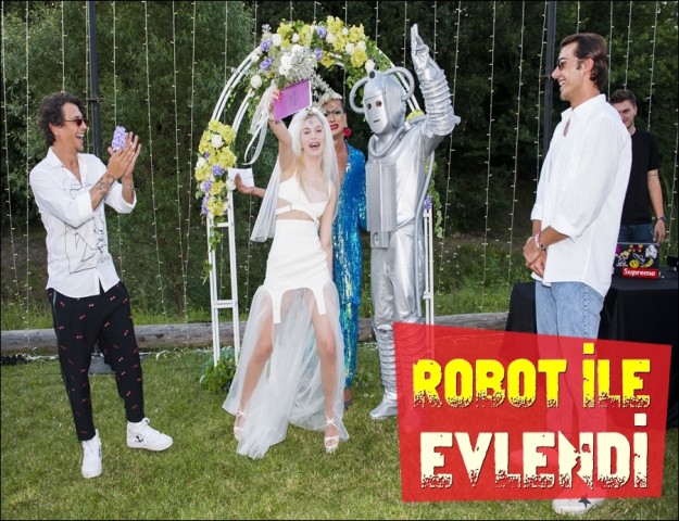 ÖZEL PARTİ İLE TANITTI