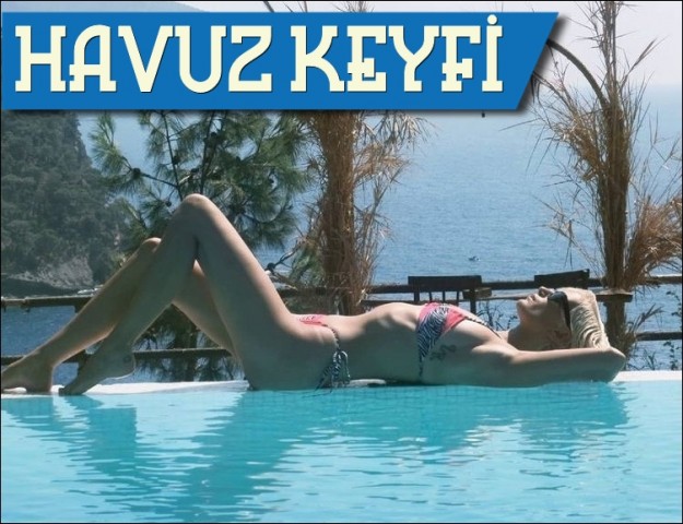 HAVUZ BAŞINDA VERDİĞİ POZLAR BEĞENİ TOPLADI