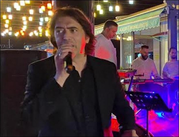 SAHNELERDEN UZAK KALAMADI