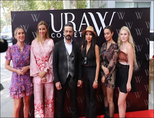 ÖZGE ULUSOY MARKA YÜZÜ OLDU