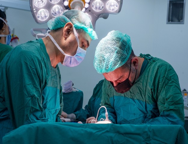 DEV TÜMÖRDEN TÜRKİYE’DE KURTULDU