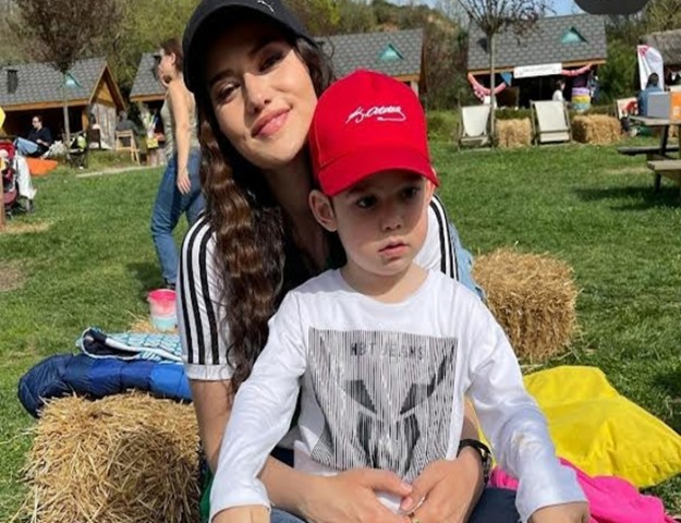 FAHRİYE EVCEN VE OĞLU KARAN’IN 23. NİSAN KEYFİ