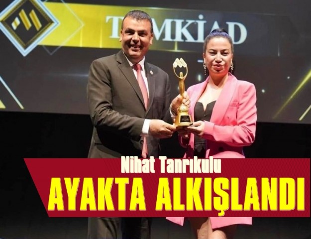 NİHAT TANRIKULU AYAKTA ALKIŞLANDI
