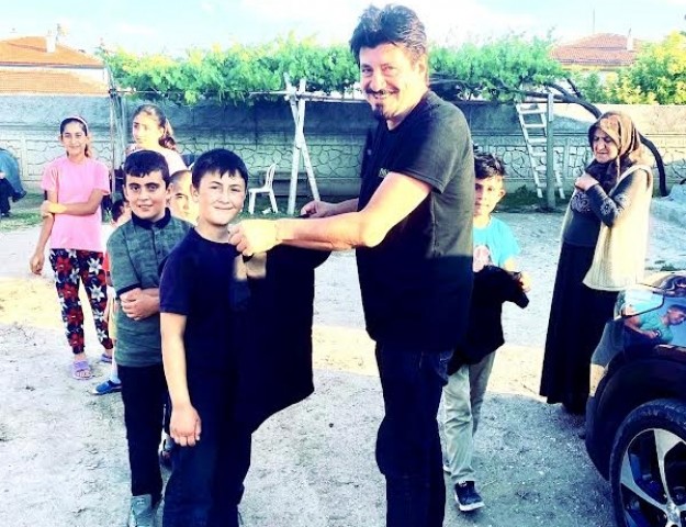 EKİN AKKAŞ ÖĞRENCİLERİ SEVİNDİRDİ