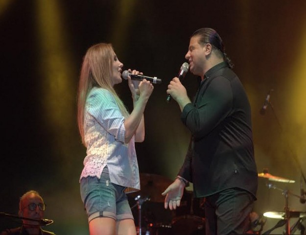 KUBAT’A SAHNEDE FUNDA ARAR SÜPRİZİ