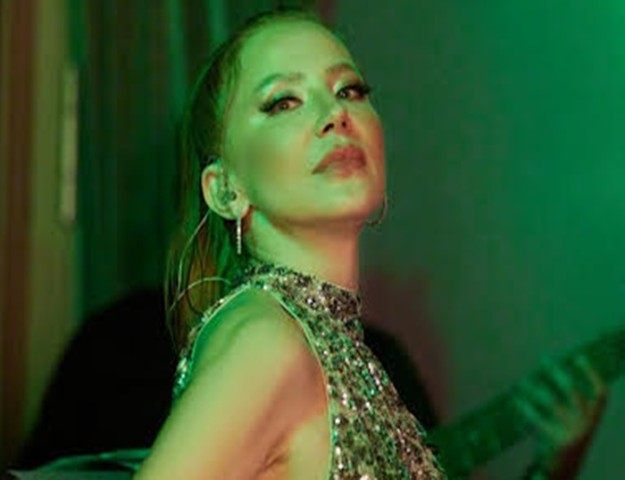 MEYRA UZUN BİR ARADAN SONRA TEKRAR SAHNEDE