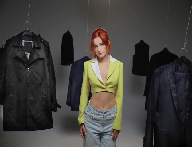 GÜLİZ AYLA'DAN ‘ÖMRÜM’