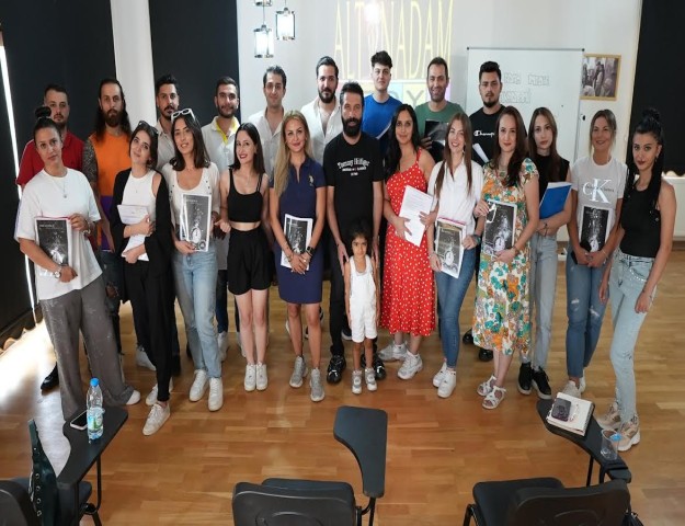 SAVAŞ SANCAK ÖĞRENCİLERİYLE BODRUMDA 1 DAKİKA