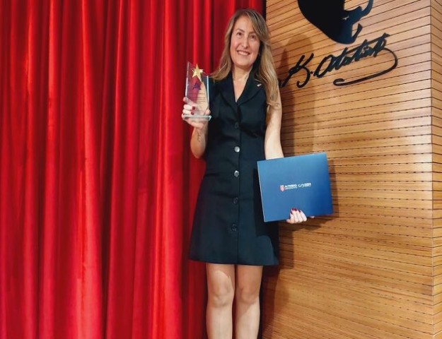 HABERCADDESİ YAZARI SEÇİL ESKİOĞLU'NA ÖDÜL