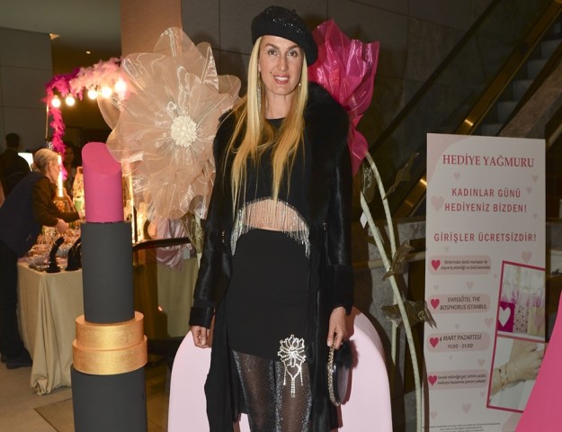 KADINLAR GÜNÜ’NE ÖZEL ALIŞVERİŞ ŞENLİĞİ