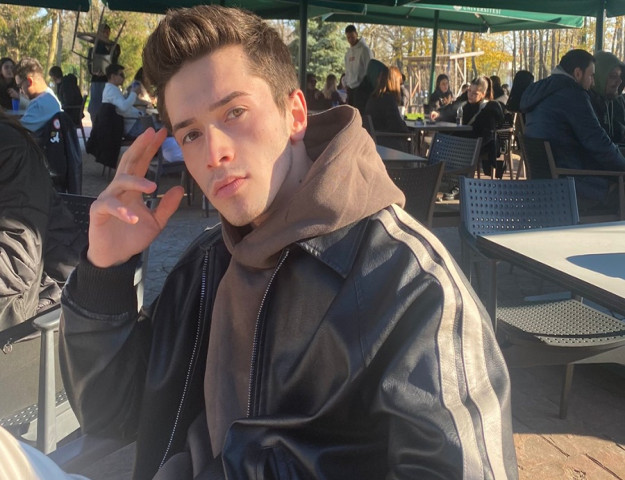 OYUNCULUĞUYLA  TERS KÖŞE YAPACAK