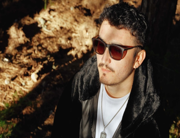 MERT AKYOL’DAN YENİ ŞARKI SÜRPRİZİ