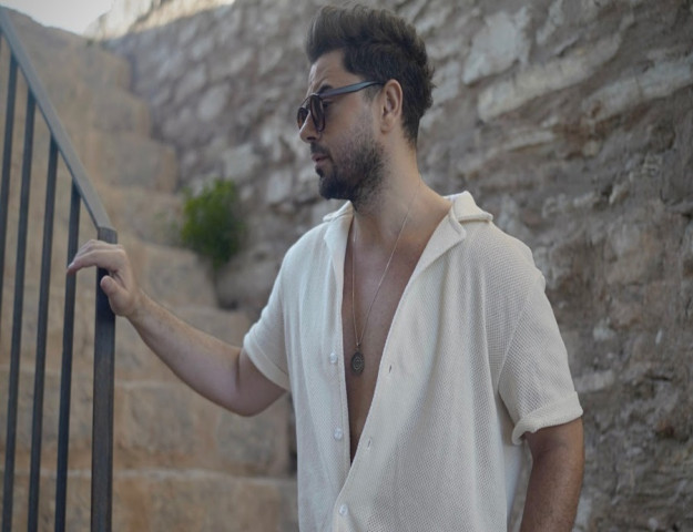 GÖKHAN AKAR'DAN YAZ RUHU