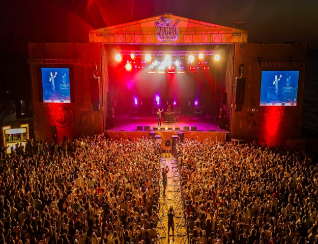 ZEYTİNLİ ROCK FESTİVALİ BU YIL İSTANBUL’DA!