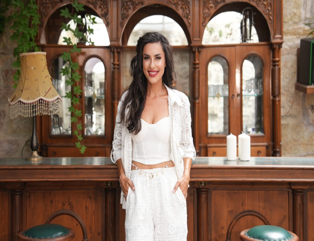 HABER SPİKERLİĞİNDEN MİKROFONUN DİĞER UCUNA