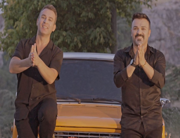 YILLAR SONRA SÜRPRİZ DÜETLE YENİDEN MÜZİKSEVERLERLE BULUŞTU