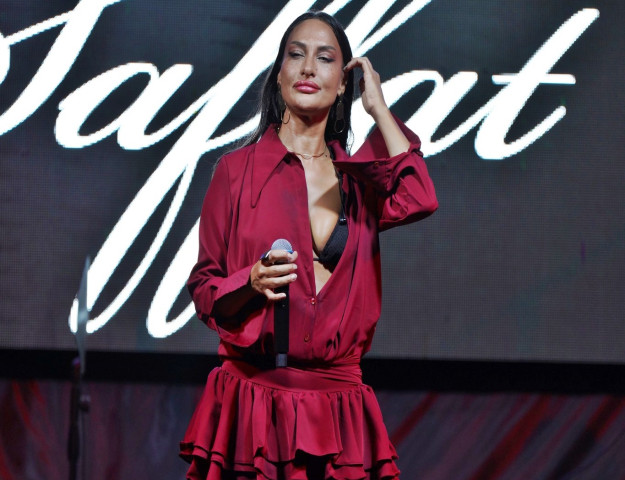 ELİF SAFFAT’TAN AZKA OTEL’DE UNUTULMAZ BİR GECE