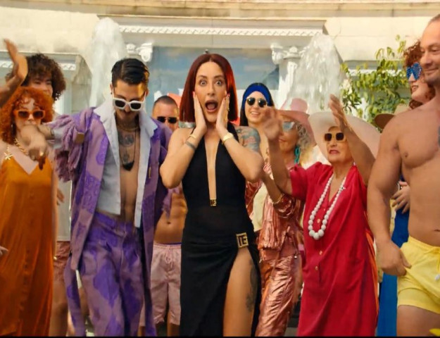 MELEK MOSSO İLK ALBÜMÜNÜ VE ÇIKIŞ PARÇASINI DUYURDU