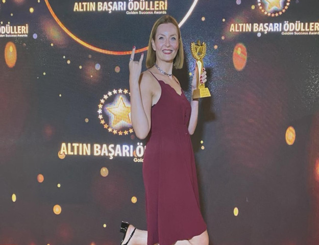 PROGRAM ARASI ÖDÜL ALDI