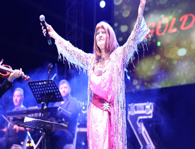 DENİZ ŞENLİKLERİ’NDE UNUTULMAZ İLK GECE