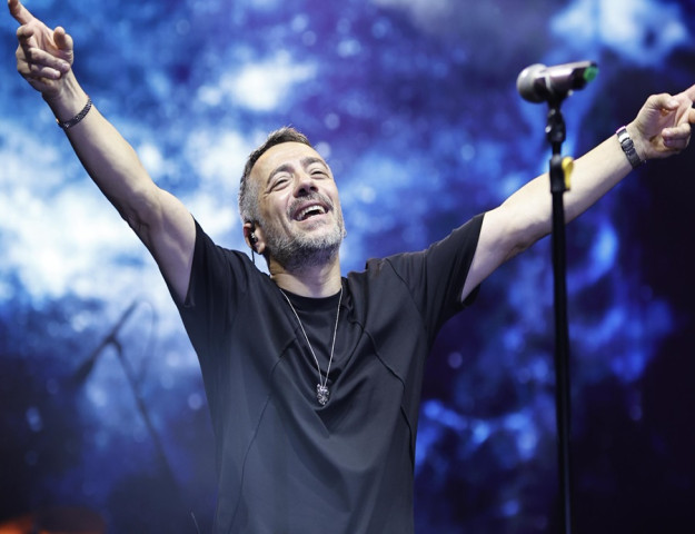 RESUL DİNDAR’DAN KAHRAMANMARAŞ’TA UNUTULMAZ KONSER