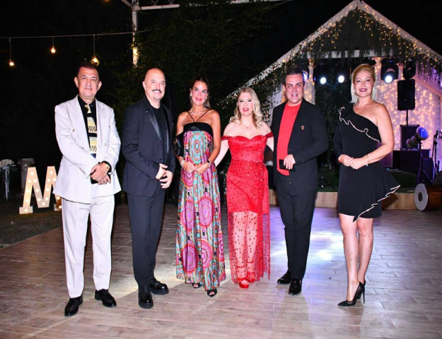 ÜNLÜ İSİMLERİ BULUŞTURAN GECE