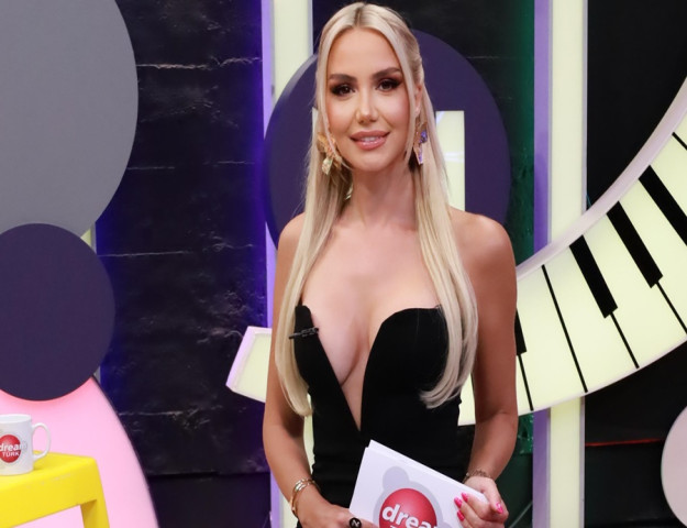 BAYRAKLAR, ŞARKILAR VE RENKLİ ANLAR BU HAFTA 50FİFTY’DE