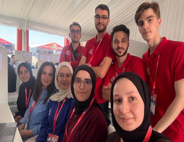 ÖĞRENCİLER TEKNOFEST 2025 FİNALİNDE