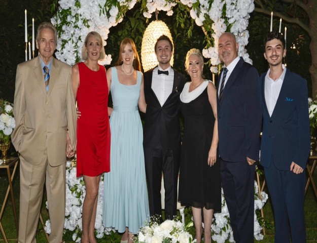 GENÇ SANATÇI TUĞKAN NİŞANLANDI YAZA DÜĞÜN