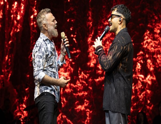 GÖKHAN TÜRKMEN, HARBİYE’DE SONBAHARIN EKİNOKSUNDA BÜYÜLEDİ