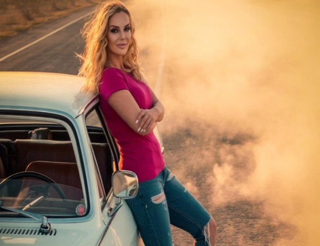 BESTE AÇAR’DAN HEM MİZAHİ HEM UMUT DOLU YENİ ŞARKI