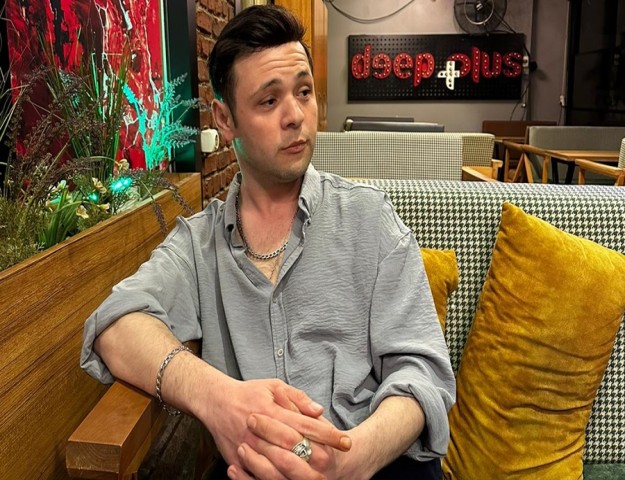 MESUT TAYYAR, OYUNCULUKTA HIZ KESMİYOR