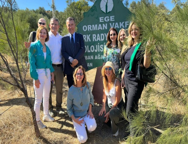 TÜRK RADYASYON ONKOLOJİSİ DERNEĞİ, İZMİR’DE GELECEĞE NEFES OLUYOR