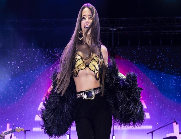 SEZEN AKSU’DAN “SEN AĞLA” SÜRPRİZİ