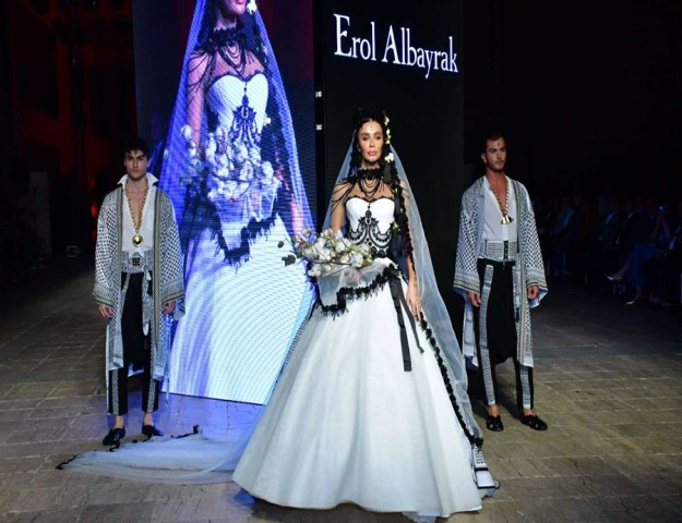 ŞANLIURFA’DA MODA RÜZGARI ESTİ