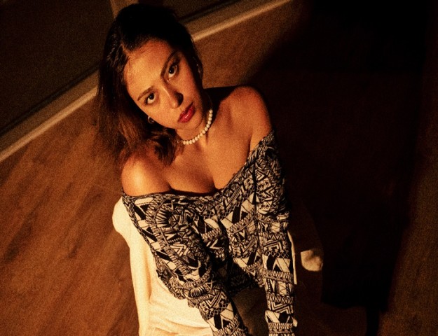 İREM ÖZEN’DEN KALBE DOKUNAN BİR ŞARKI