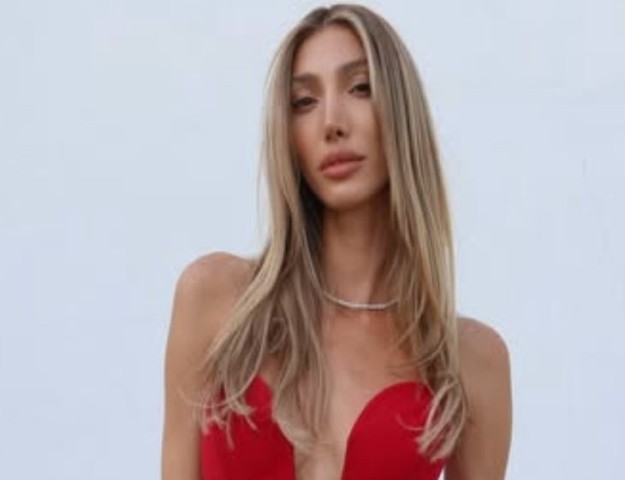 ŞEVVAL ŞAHİN “LA NUIT ROUGE” DEFİLESİNDE