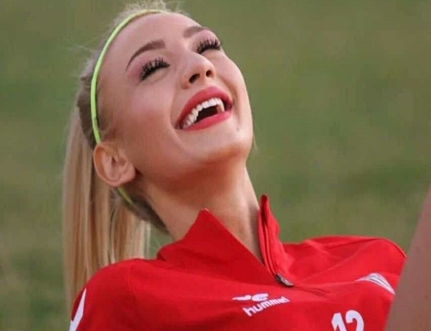 NEVİDE ÇİÇEK TRANSFERİYLE GÜNDEM OLDU