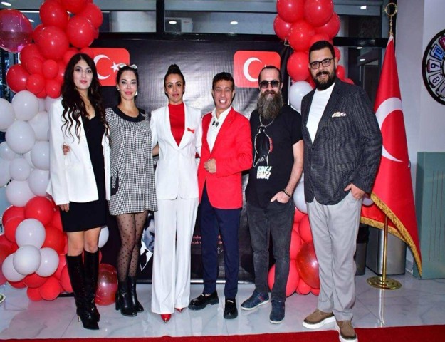 CUMHURİYETİN 102. YILI COŞKUSU KESER AİLESİYLE KUTLANDI