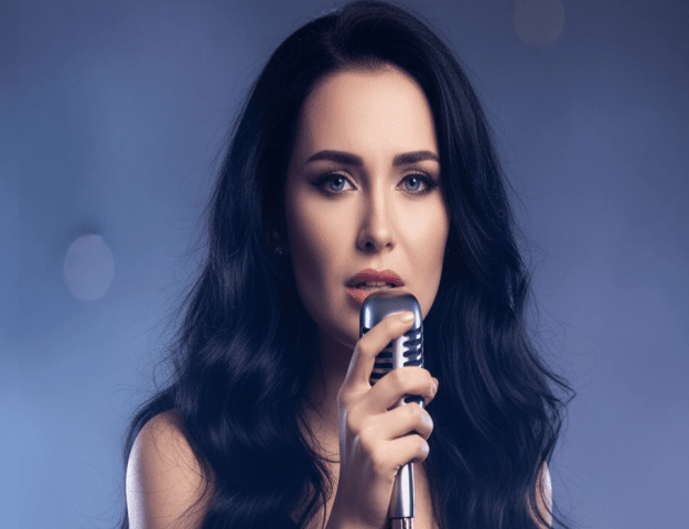 TÜRKİYE'NİN İLK YAPAY ZEKÂ ŞARKICISI AYMERA’DAN İLK ALBÜM