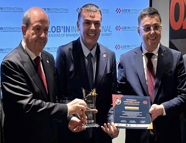 TÜMKİAD’A OXFORD’DA ‘YILIN STK ÖDÜLÜ’