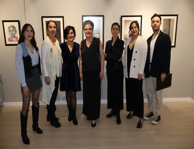 TÜRKMEN ALKAN’IN ‘SESSİZ DİRENİŞ’SERGİSİ SANAT İZLEYİCİSİ İLE BULUŞTU