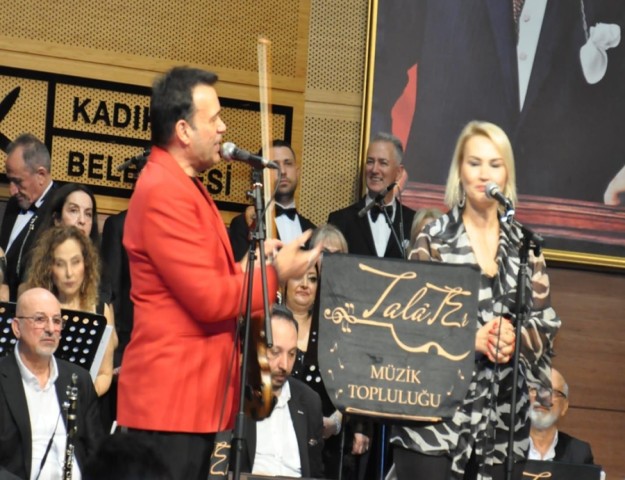 MUAZZEZ ABACI ŞARKILARIYLA ANILDI