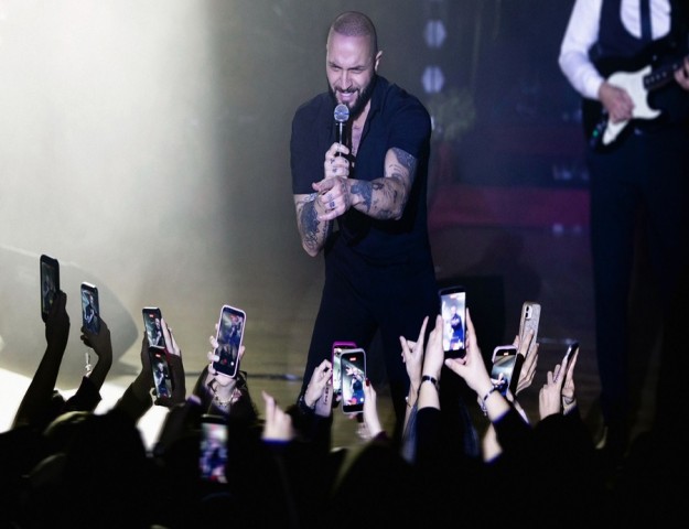 BERKAY’DAN SAHNEDEYKEN DUYGUSAL VEDA