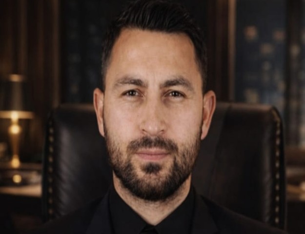 İSİMSİZ YÜZLERİ YILDIZ YAPMAK BENİM İŞİM