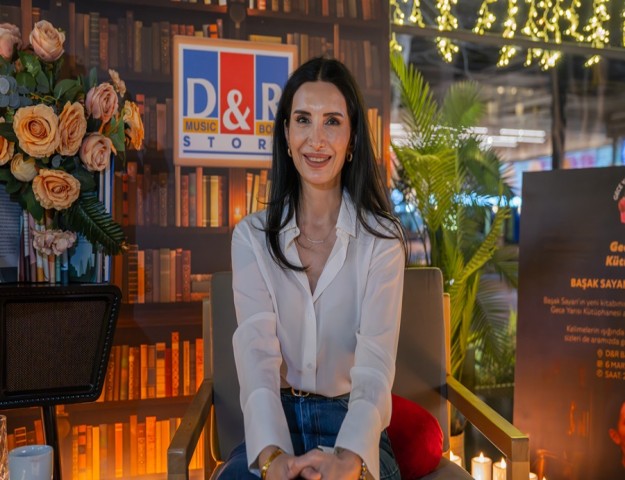 YENİ KİTABININ  MÜJDESİNİ VERDİ