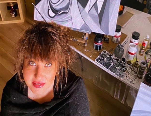 DÜŞ İLE GERÇEKLİK ARASINDA BİR YOLCULUK